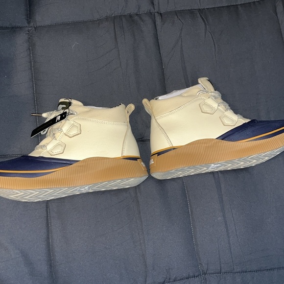 Sorel Boots - Picture 3 of 9